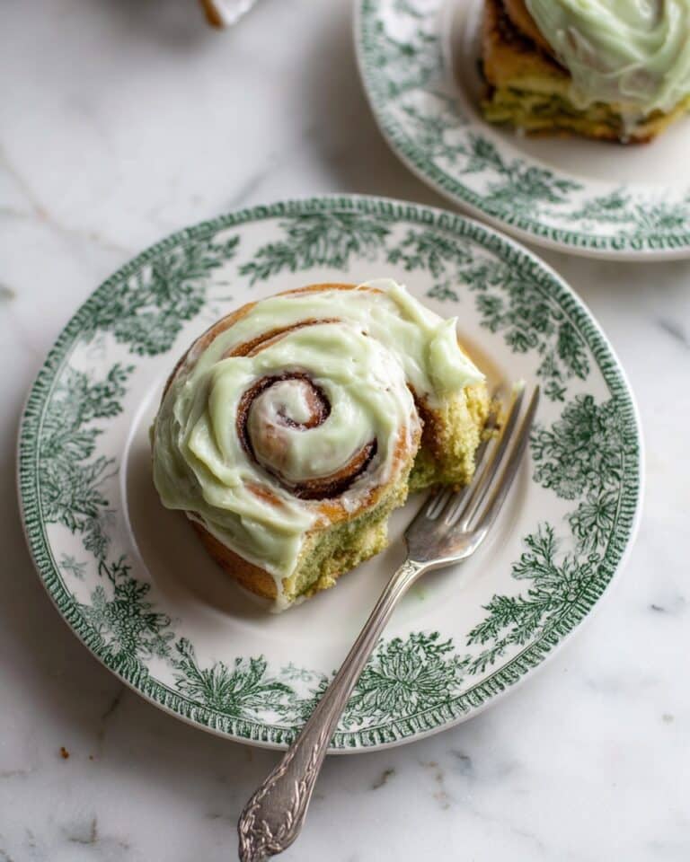 Fluffy & Moist Matcha Cinnamon Rolls Recipe